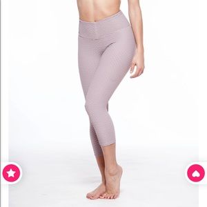 NWT Booty by Brabants textured leggings!!